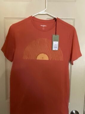 Goodfellow & Co Orange-Red Short Sleeve Graphic Tee. size S